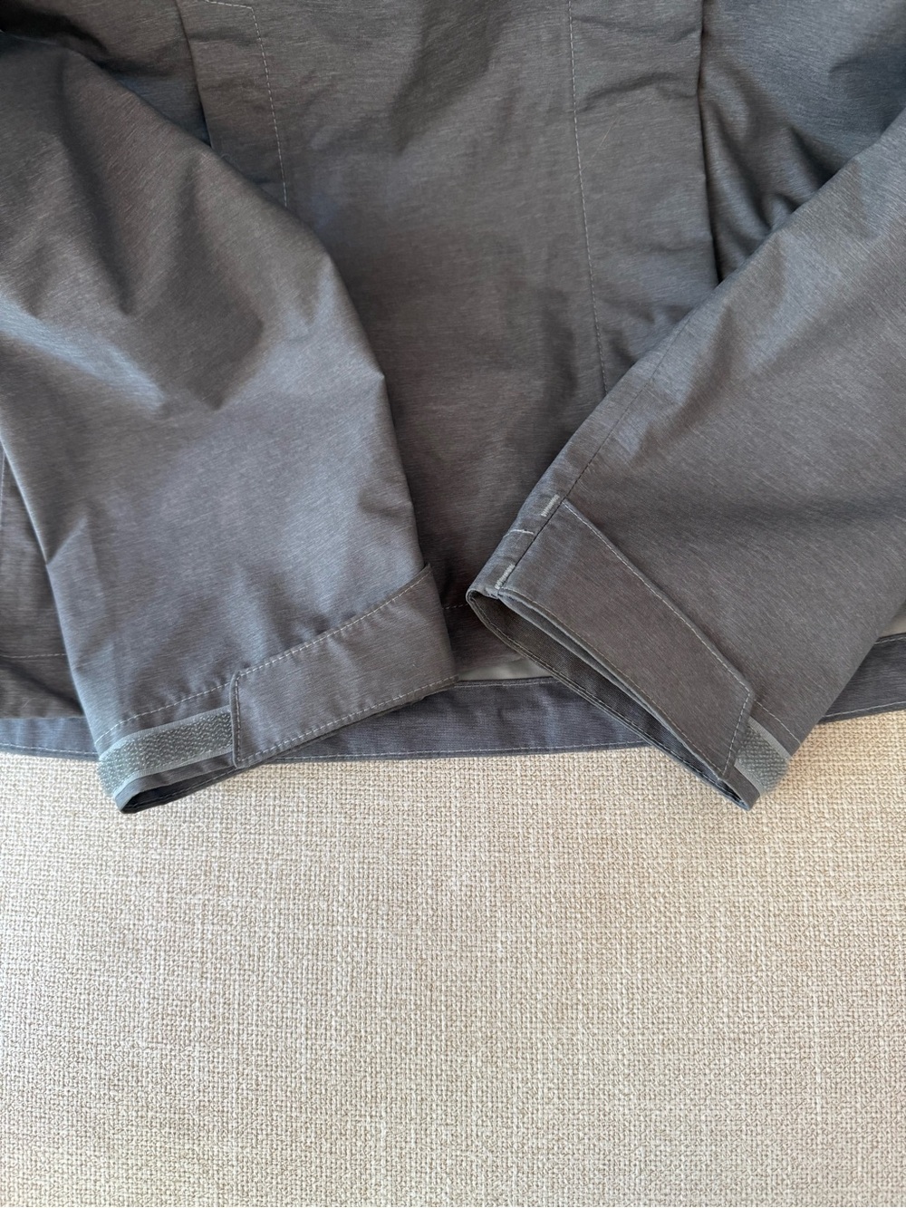 The North Face Women's Gray Rain Jacket - Picture 4 of 6